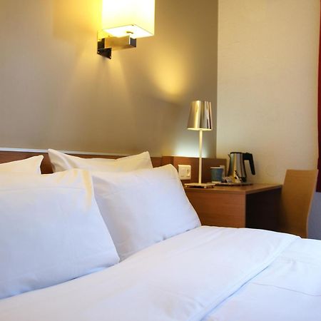 กีริยาด เลอ บูร์เกต์ ซองทร์ - ปาร์ค เด เซ็กโปซิชิยง Hotel เลอบูร์เช ภายนอก รูปภาพ