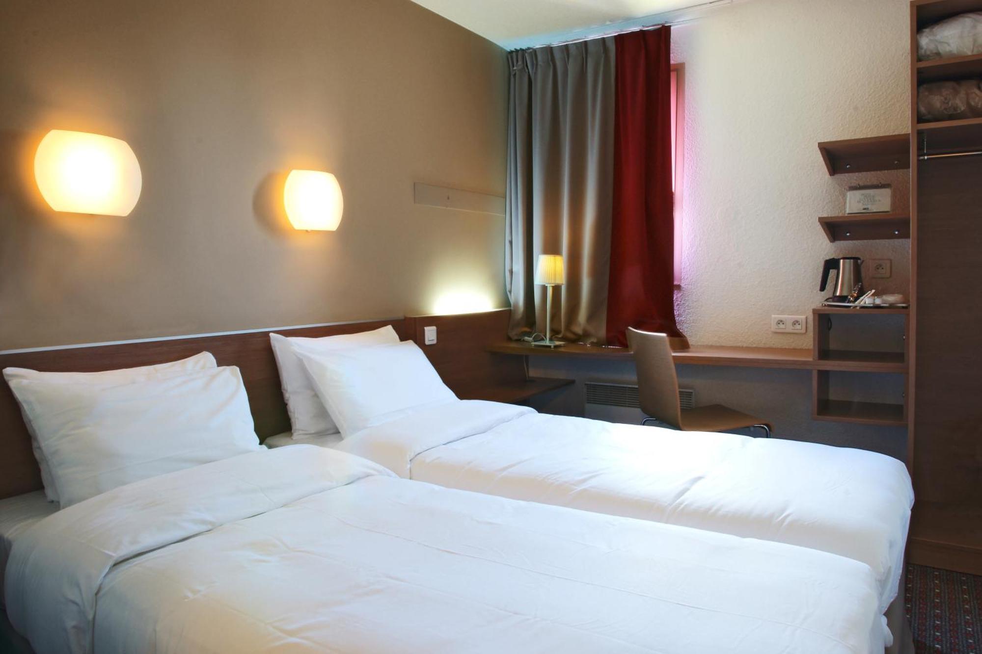 กีริยาด เลอ บูร์เกต์ ซองทร์ - ปาร์ค เด เซ็กโปซิชิยง Hotel เลอบูร์เช ภายนอก รูปภาพ