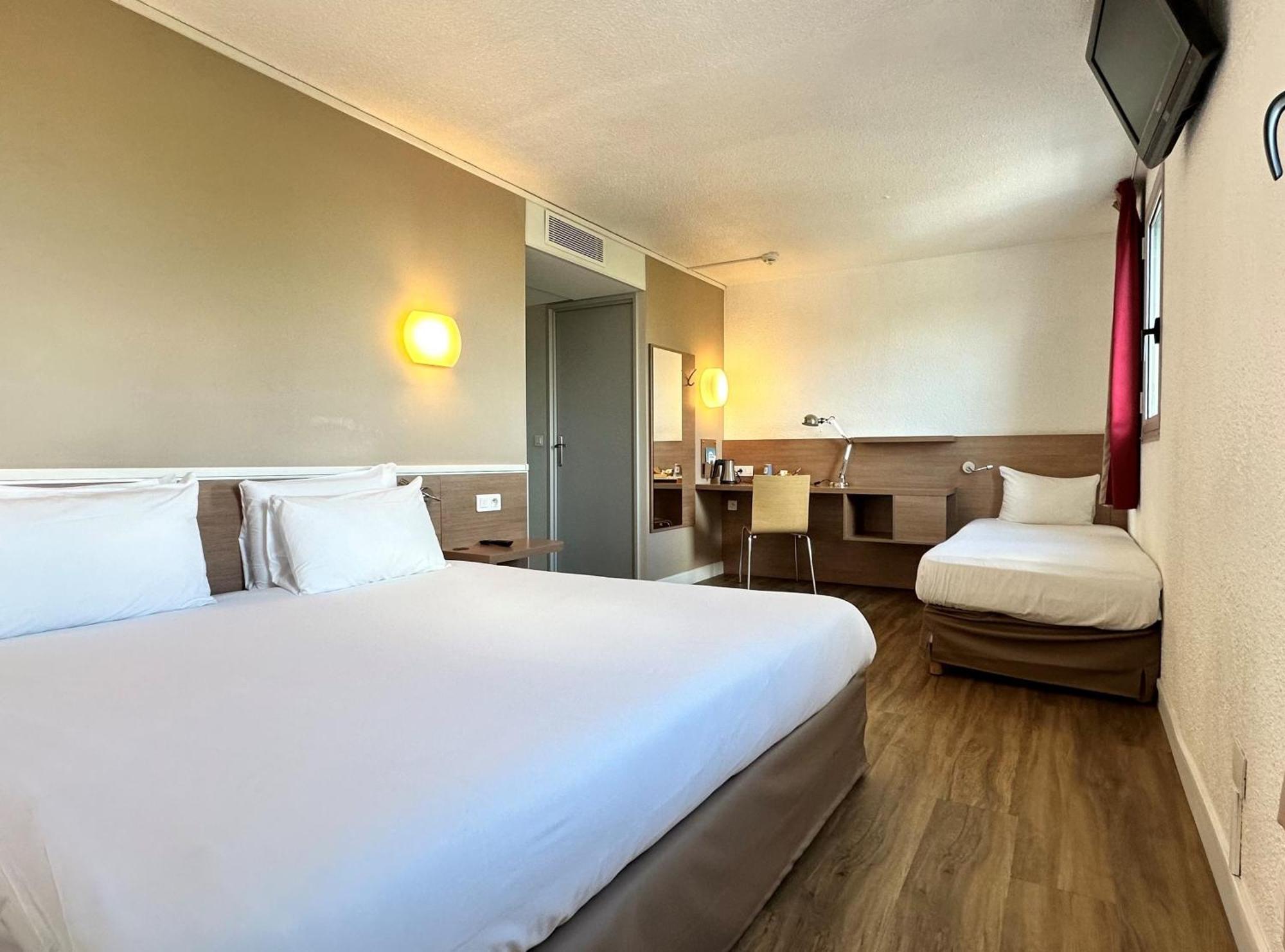 กีริยาด เลอ บูร์เกต์ ซองทร์ - ปาร์ค เด เซ็กโปซิชิยง Hotel เลอบูร์เช ภายนอก รูปภาพ