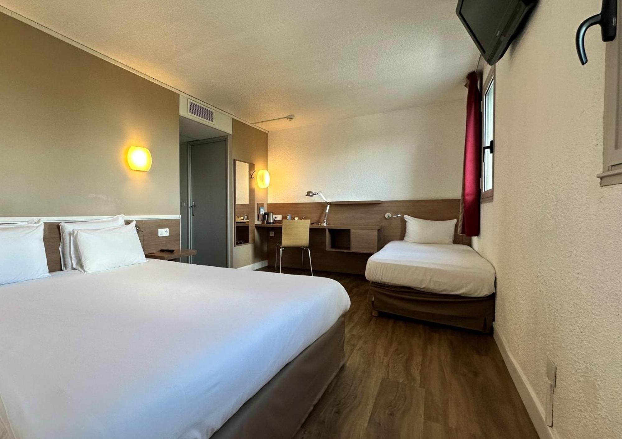 กีริยาด เลอ บูร์เกต์ ซองทร์ - ปาร์ค เด เซ็กโปซิชิยง Hotel เลอบูร์เช ภายนอก รูปภาพ