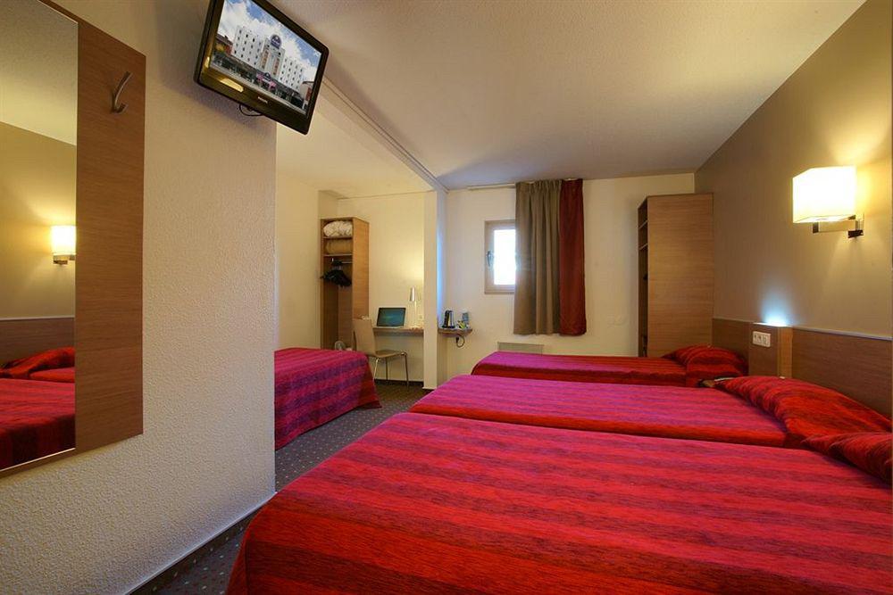 กีริยาด เลอ บูร์เกต์ ซองทร์ - ปาร์ค เด เซ็กโปซิชิยง Hotel เลอบูร์เช ภายนอก รูปภาพ